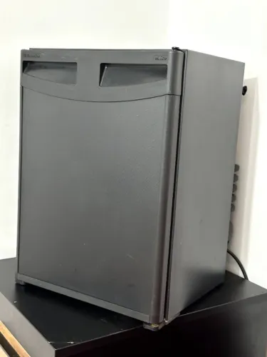 Frigobar Eletrolux - miniBar RH 330 LD - gelando muito 30litros