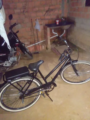 Bicicleta a venda ou troco em um celular 