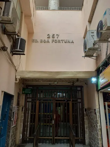 Apartamento na Lapa, 2 quartos edifício gabaritado.
