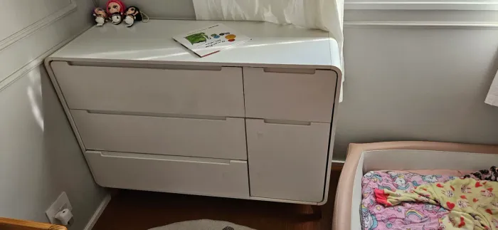 Cômoda borda arredondada para o melhor cuidado com seu bebê