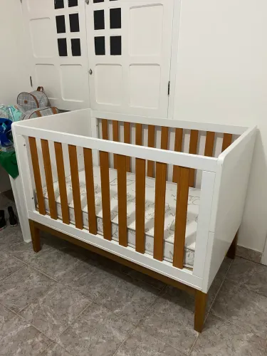 Berço infantil com colchão
