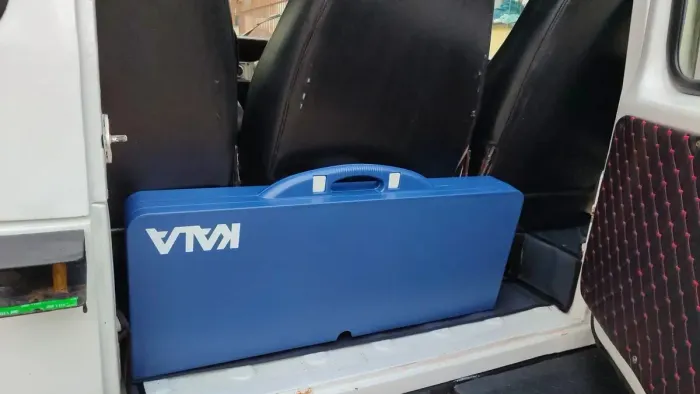 Mesa Articulada Azul Com 4 Acentos Vira Maleta