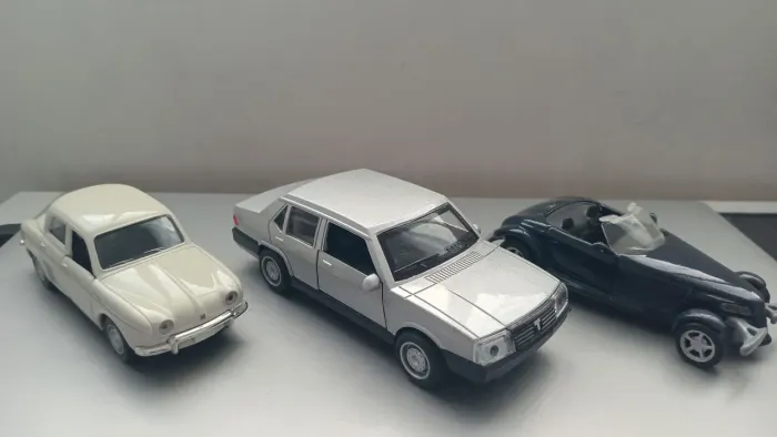 Vende-se três miniaturas de carrinhos colecionáveis