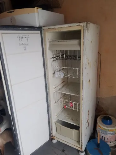 Freezer perfeito pra vender preciso de uma pintura mas está perfeito
