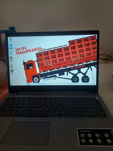 Vende se notebook em ótimo estado de conservação