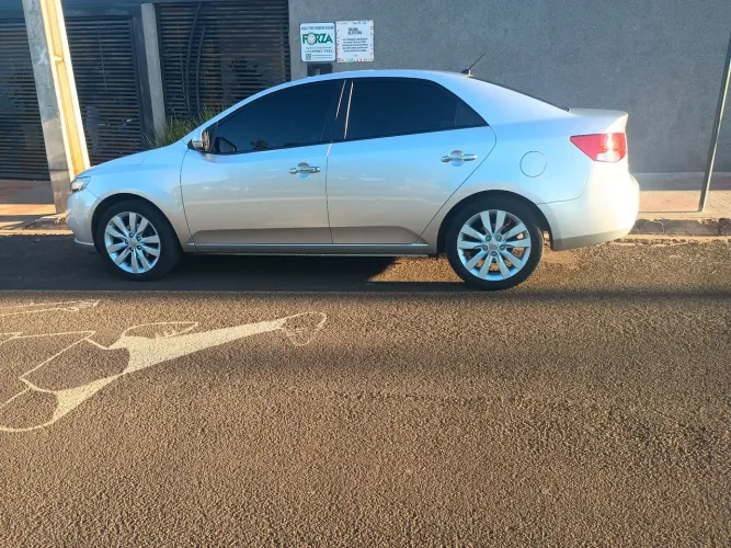Kia Motors Cerato 1.6 16V Mec. 2013