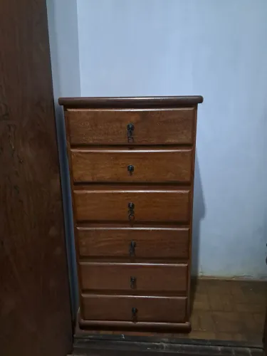 Cômoda de sucupira maciça 