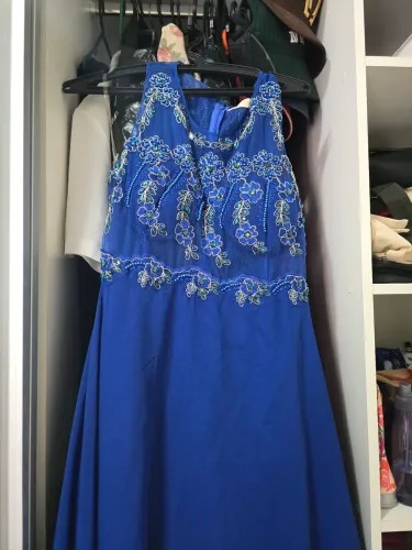 Vestido festa longo com tule e pedras