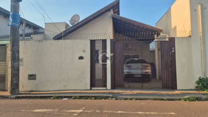 CASA COM 2 DORMITORIOS A 30M DO COLEGIO MILITAR