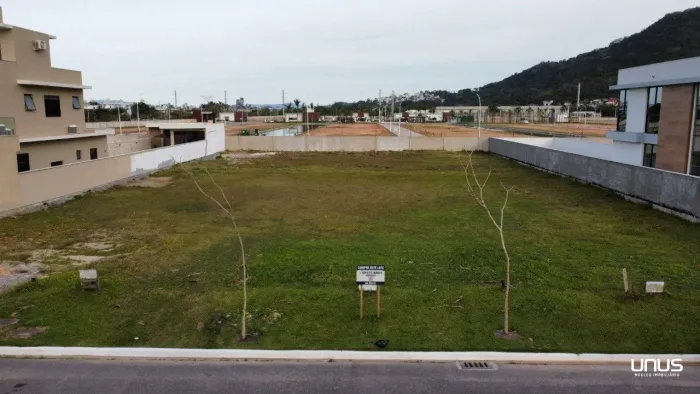 Terreno amplo em condomínio fechado no bairro Deltaville
