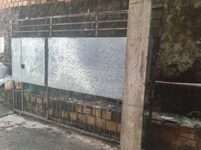 Portão de ferro 3,24 e 1/2 largura e 2,20 altura