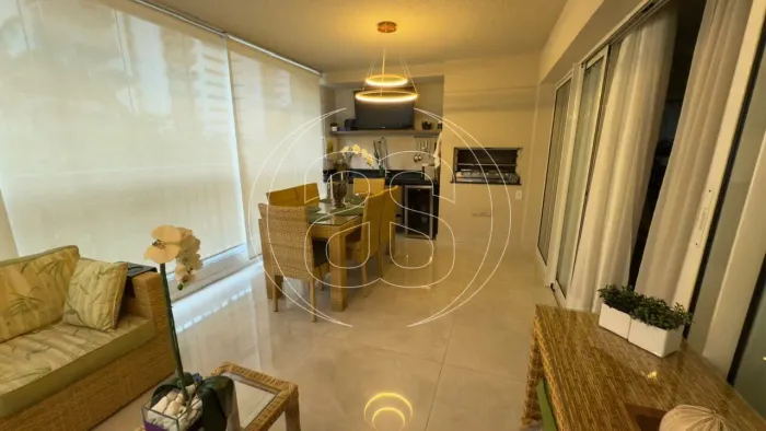 Apartamento à Venda - Moema com 4 Suítes e 4 vagas, 210 m² e varanda gourmet