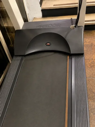 Esteira Profissional Precor C964i