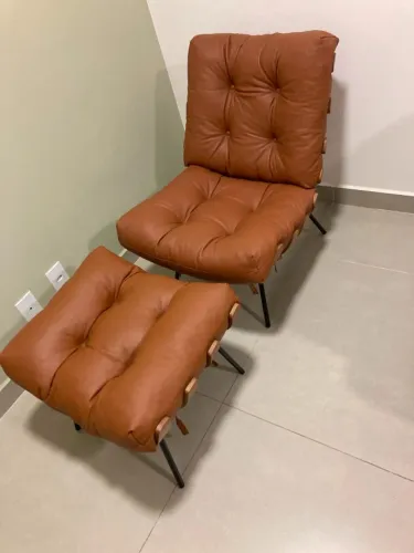 Poltrona Costela com Puff (Couro Legítimo, Caramelo)