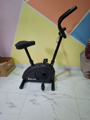Vendo ou troca_ essa bicicleta ergonômica em ferro coluna para muro