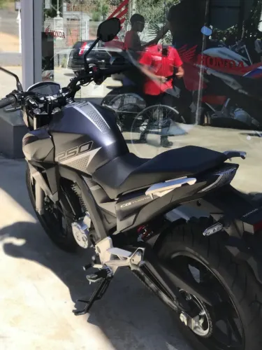 Cb Twister último lançamento da 250cc