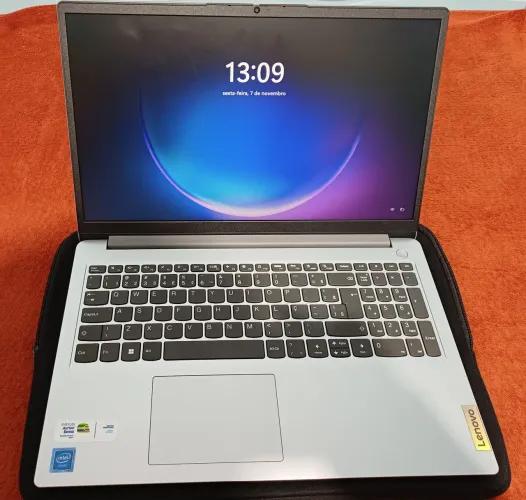 Notebook Lenovo 128GB 15" Conectividade com Bluetooth e wi-fi
