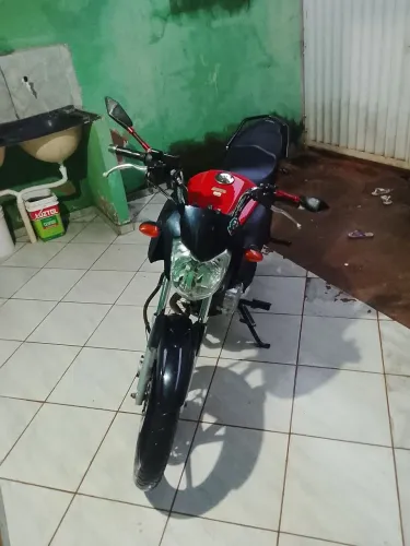 Moto nova Vendo ágio  factor 2025 125 com 12 miu já pago falta 7 prestação de 689,00