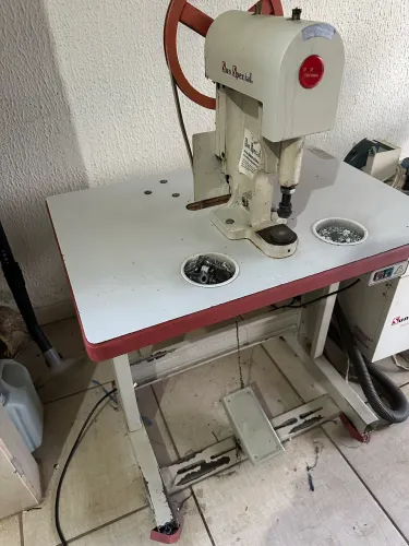 Máquina de Botão/Rebite Industrial Sun Special SSH-808A - Semi Nova