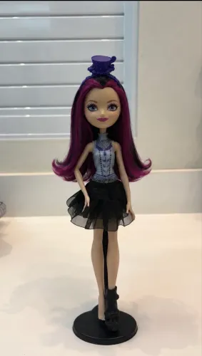 Boneca Raven Queen Ever After High festa do Chá