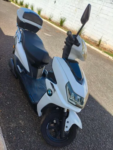 Scooter elétrica