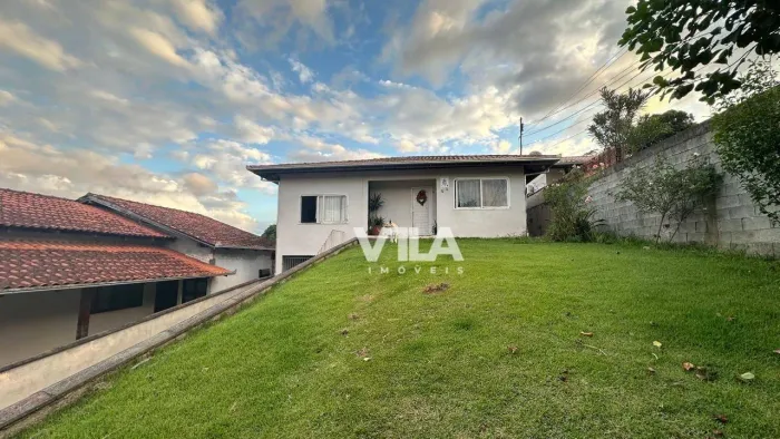 Casa Espaçosa à Venda na Itoupava Central  Blumenau