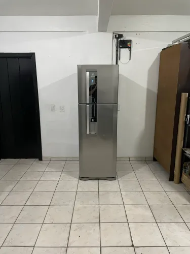 Geladeira Electrolux Inox Frost Free 380 Litros