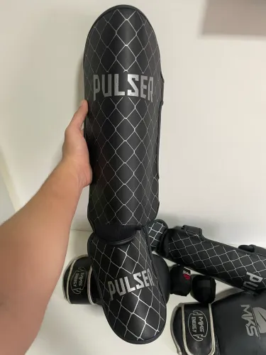 Caneleira de Muay thai