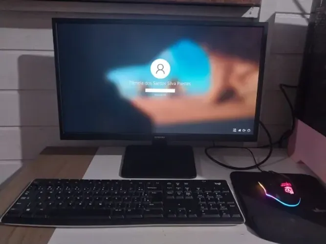VENDO PC COM GABINETE ROSA