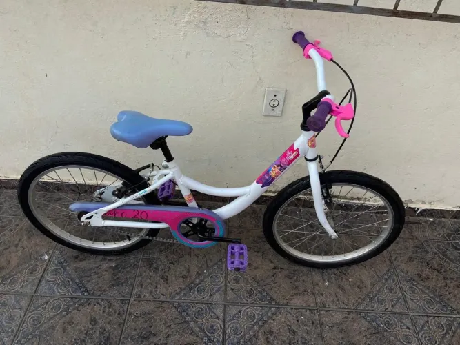 Bicicleta aro 20 feminina infantil Caloi barbie em ótimo estado!!