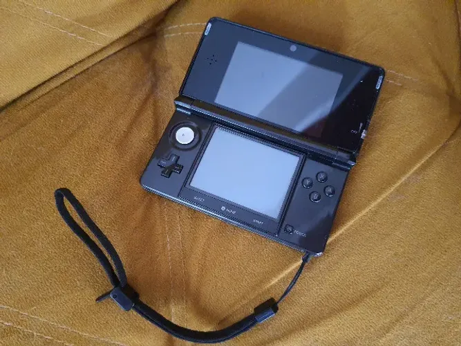 Nintendo 3DS Preto + Circle Pad Pro