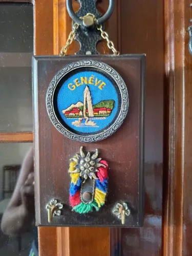 Placa Quadrinho Vintage Souvenir Suíça Genebra - Madeira E Bordado