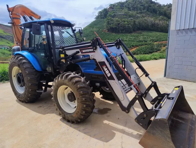 Trator LS PLUS 100 Cabinado.