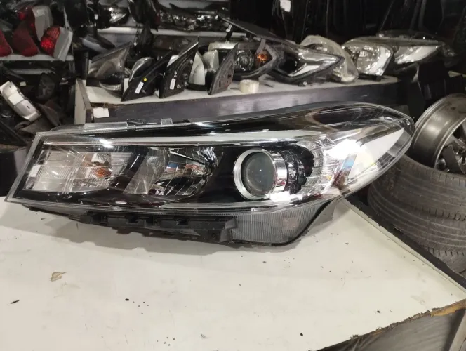 Farol do Kia cerato