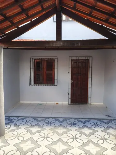 Casa Duplex à Venda em Fortaleza - 3 Quartos, 2 Suítes, Garagem e Área com Churrasqueira