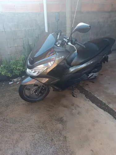 Vendo PCX abaixo do valor da tabela.