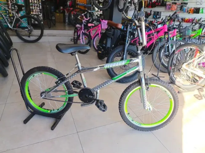 Bicicleta aro 20 modelo BMX