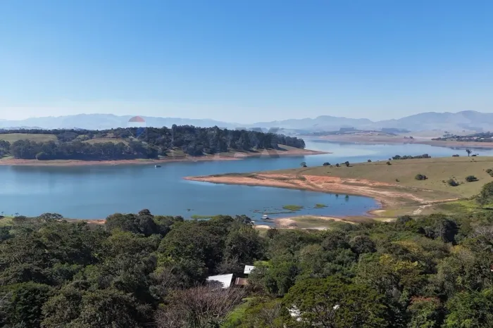 Chácara à venda no Mato Dentro, Vargem-SP, com 9.380 m² e acesso à Represa Jaguari