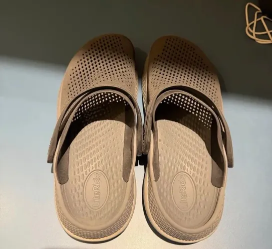 CROCS PRETA TAM 40 M9