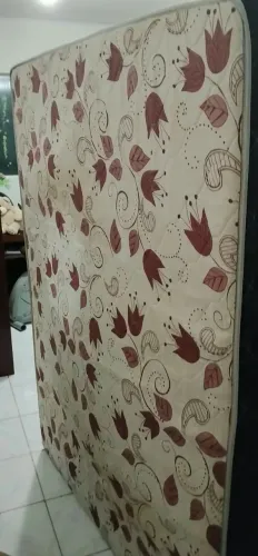 Cama box casal conjugada em ótimo estado. nada quebrado, nada rasgado, nada manchado.