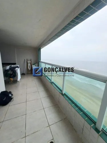 Apartamento 3 Dorms (1 Suíte) com Varanda Gourmet, Frente e 2 Vagas no Centro de Mongaguá