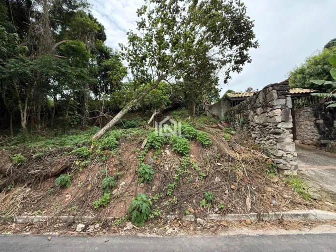 Terreno à venda no condomínio Vila Diva