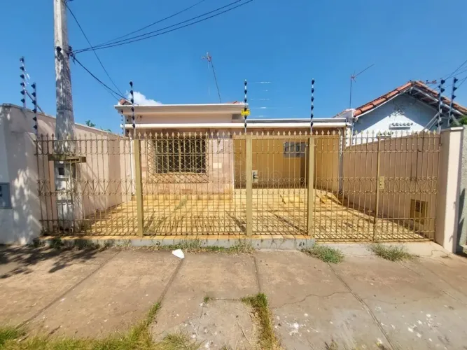 Locação de Casas / Padrão na cidade de Araraquara