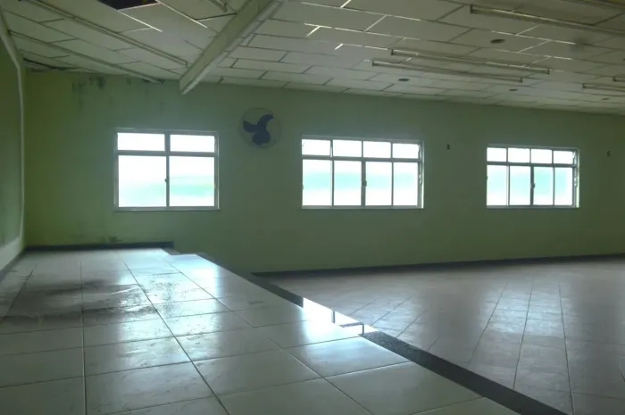 Sala Comercial para Venda em São Gonçalo, Neves (Neves), 2 banheiros, 1 vaga