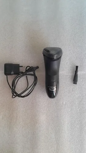 "BARBEADOR ELÉTRICO PHILIPS MODELO AT751 AQUA TOUCH"
