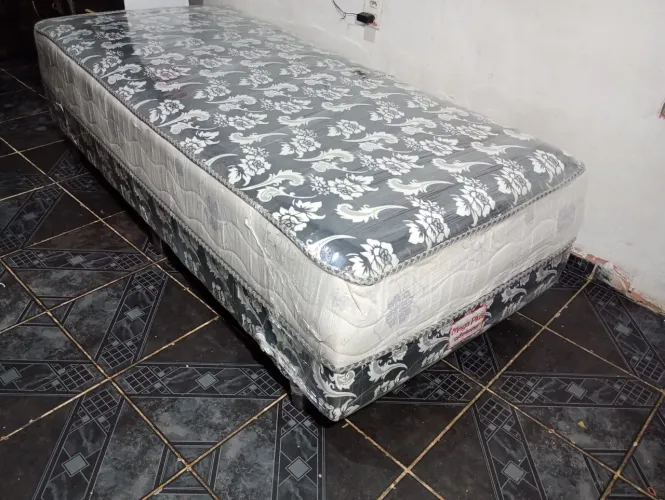 Cama box solteiro de molas higienizada bem confortável 