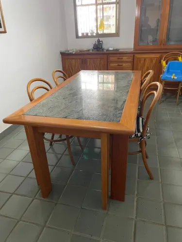 Mesa de jantar madeira maciça- 6 lugares
