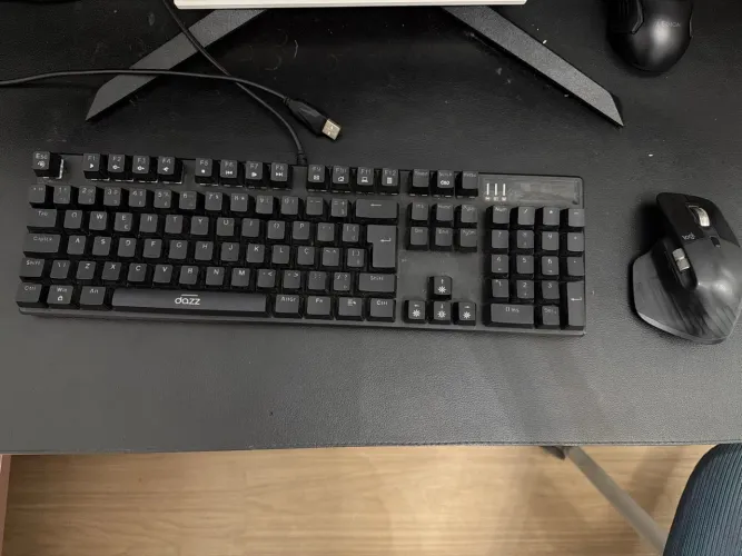 Teclado Gamer Mecânico 100% DAZZ (teclado em ótimo estado funcionando perfeitamente)