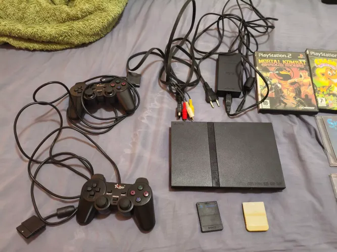 Playstation 2 Slim, desbloqueado, 2 controles, 2 memory card e 15 jogos