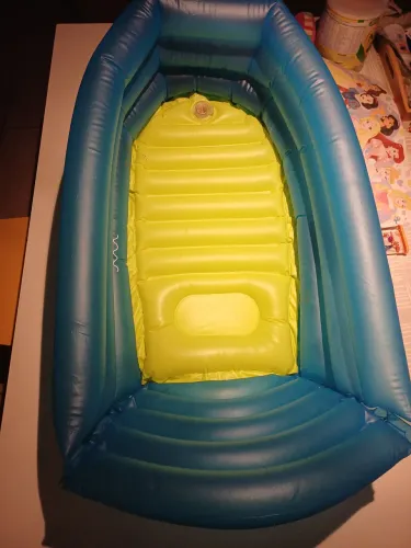 Banheira inflável infantil - Excelente para viagem.